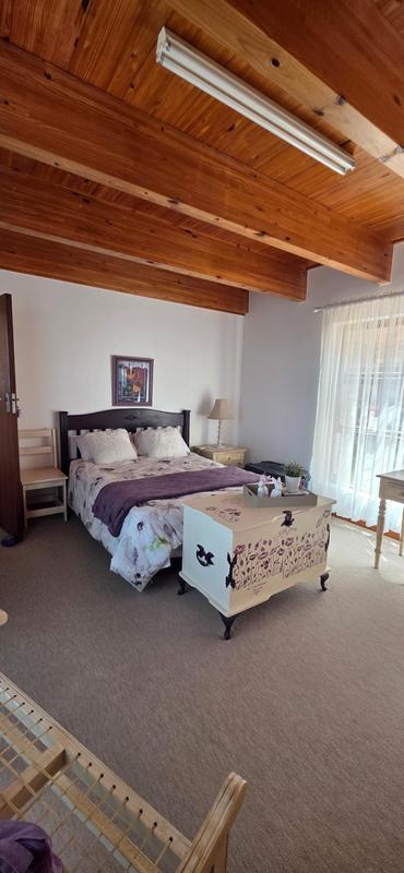 5 Bedroom Property for Sale in Glentana Western Cape